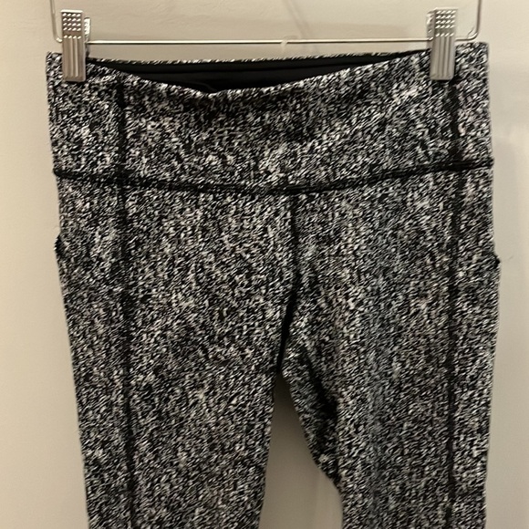 Lululemon Pace Rival Crop Pants Leggings Size 4 Jacquard Black White Pockets - Picture 3 of 8